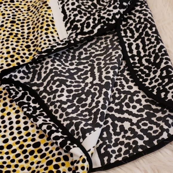 Vince Camuto Sleeveless Yellow Black Color Block Dot Print  Tunic Top Size XL - Picture 8 of 8